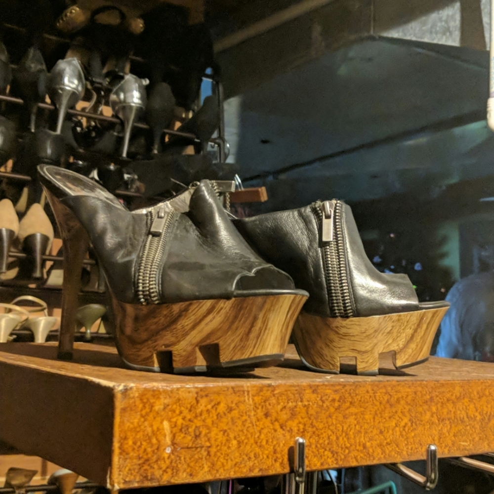 Jessica Simpson Black zip up heel never worn